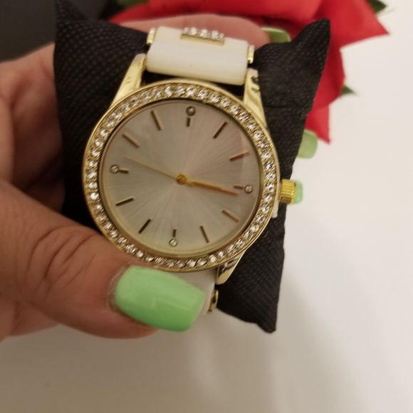 Luxury White Stainless Steel Bling Watch with Rhinestone NWT - Picture 2 of 9